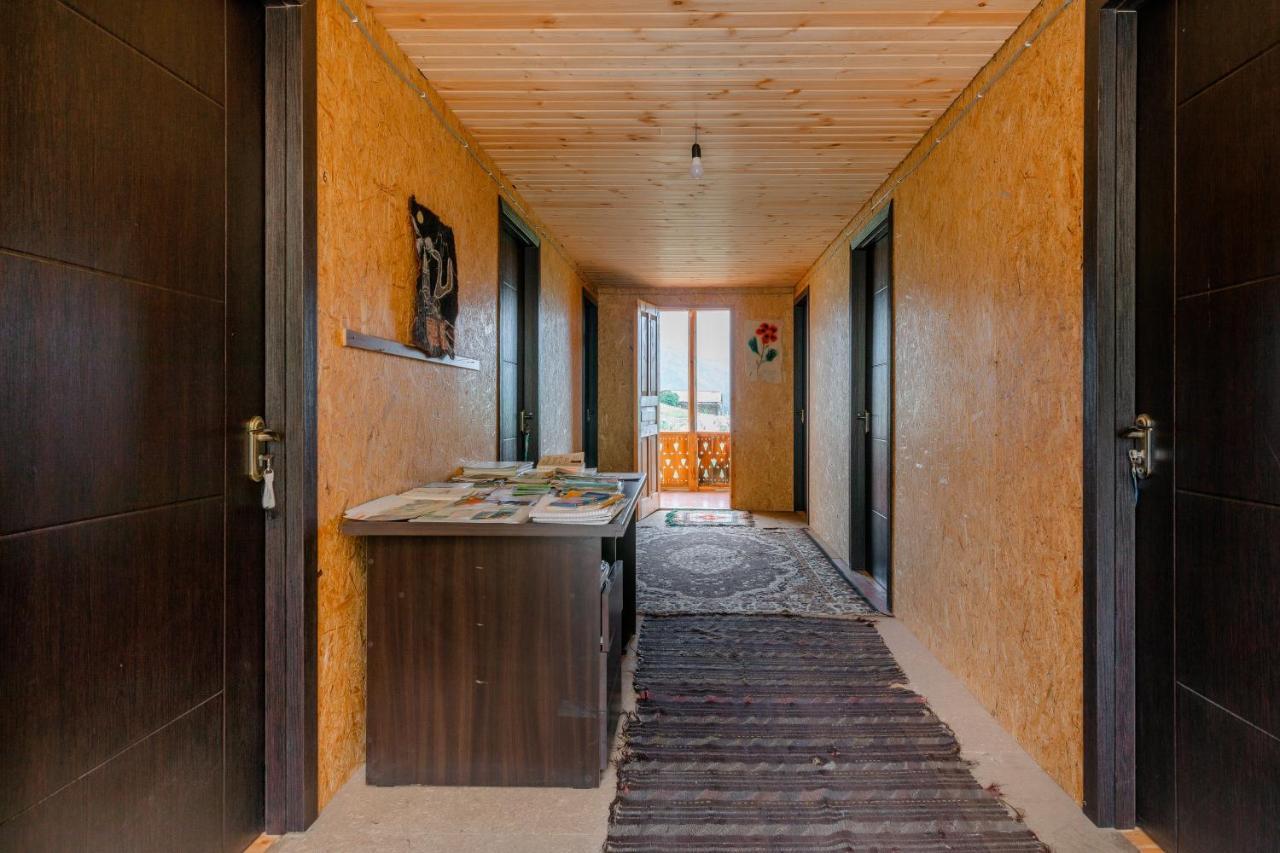 Guesthouse Elisabeth Omalo Eksteriør billede