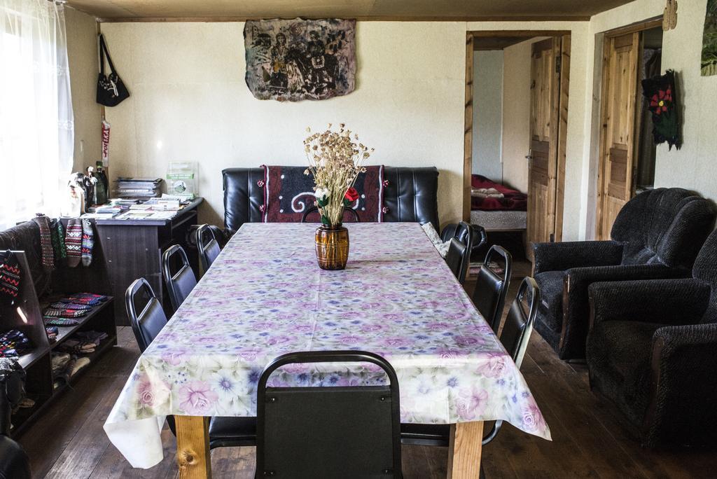 Guesthouse Elisabeth Omalo Eksteriør billede